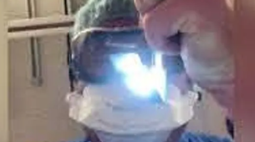 &Ouml;lmekte olan covid hastalarının son anlarını g&ouml;sterdi: Son g&ouml;rd&uuml;ğ&uuml;n&uuml;z şey bu olmasın!