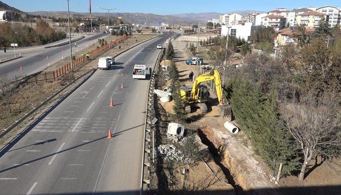 43 ilin geçiş güzergahında doğalgaz borusu patladı, yol trafiğe kapatıldı