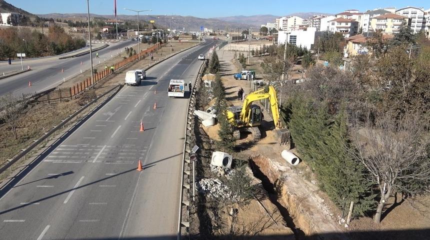 43 ilin geçiş güzergahında doğalgaz borusu patladı, yol trafiğe kapatıldı