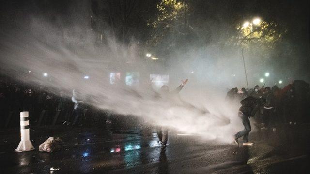 Fransa'da yeni güvenlik yasa tasarısı, sokaktaki gerginliği yükseltti.