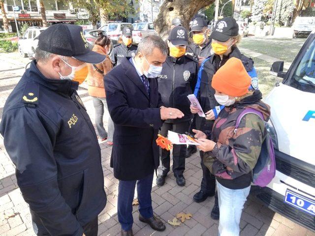 Erdek’te Polisler KADES için sokakta