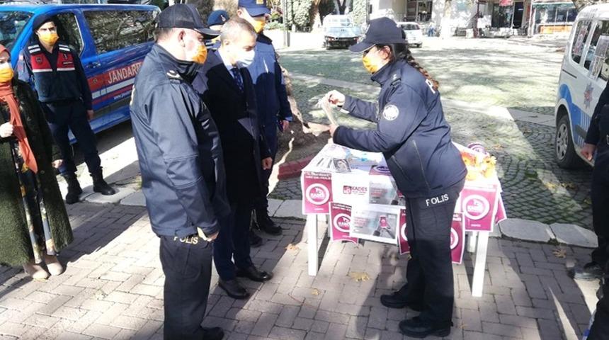 Erdek&rsquo;te Polisler KADES i&ccedil;in sokakta