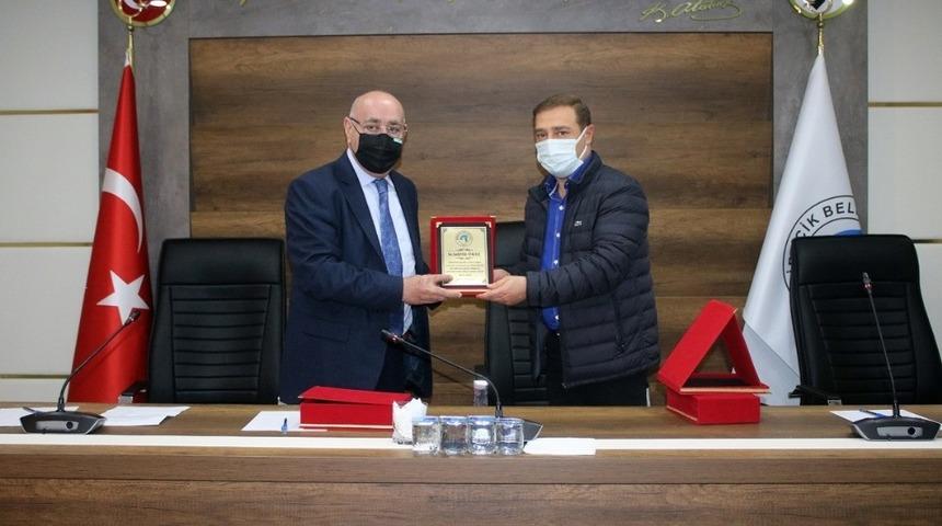 Şanlıurfa&rsquo;da en &ccedil;ok vergi veren kişilere plaket verildi