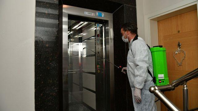 Çiğli’de korona virüsü görülen adresler ilaçlanıyor