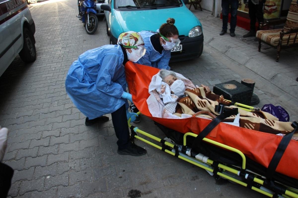 Karantinadaki yaşlı &ccedil;iftten haber alınmayınca ekipler seferber oldu