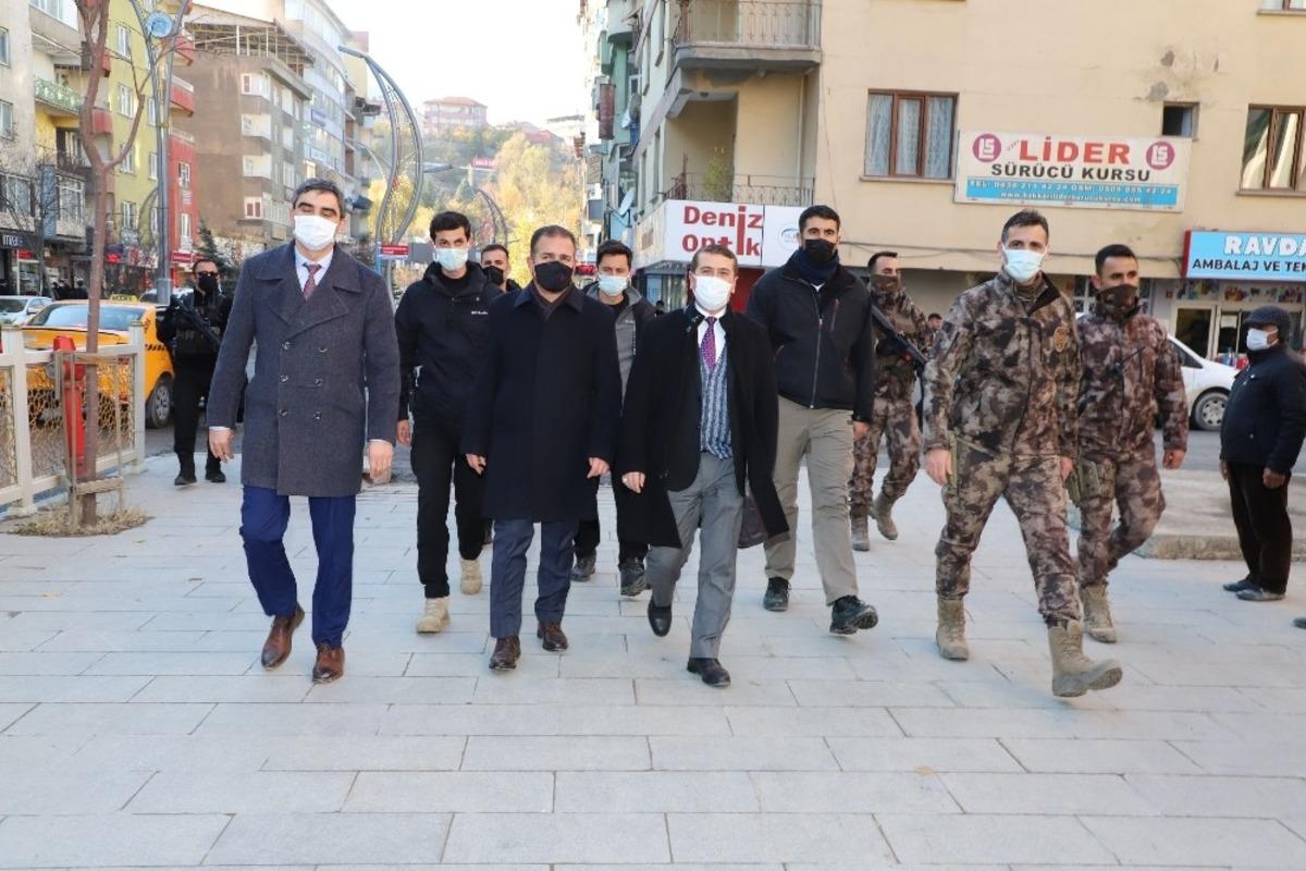 Vali Akbıyık&rsquo;tan sosyal mesafe ve maske denetimi