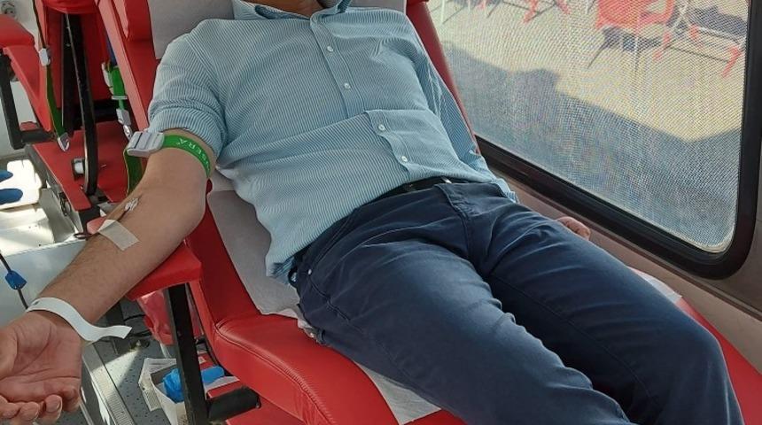 Başkan Altıkula&ccedil;, kan bağışında bulundu