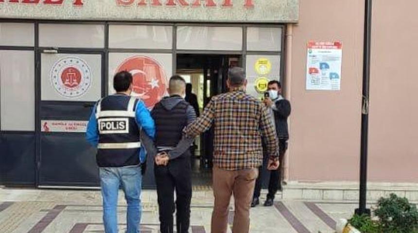 Perdenin i&ccedil;ine saklanan uyuşturucu, polisin g&ouml;z&uuml;nden ka&ccedil;madı