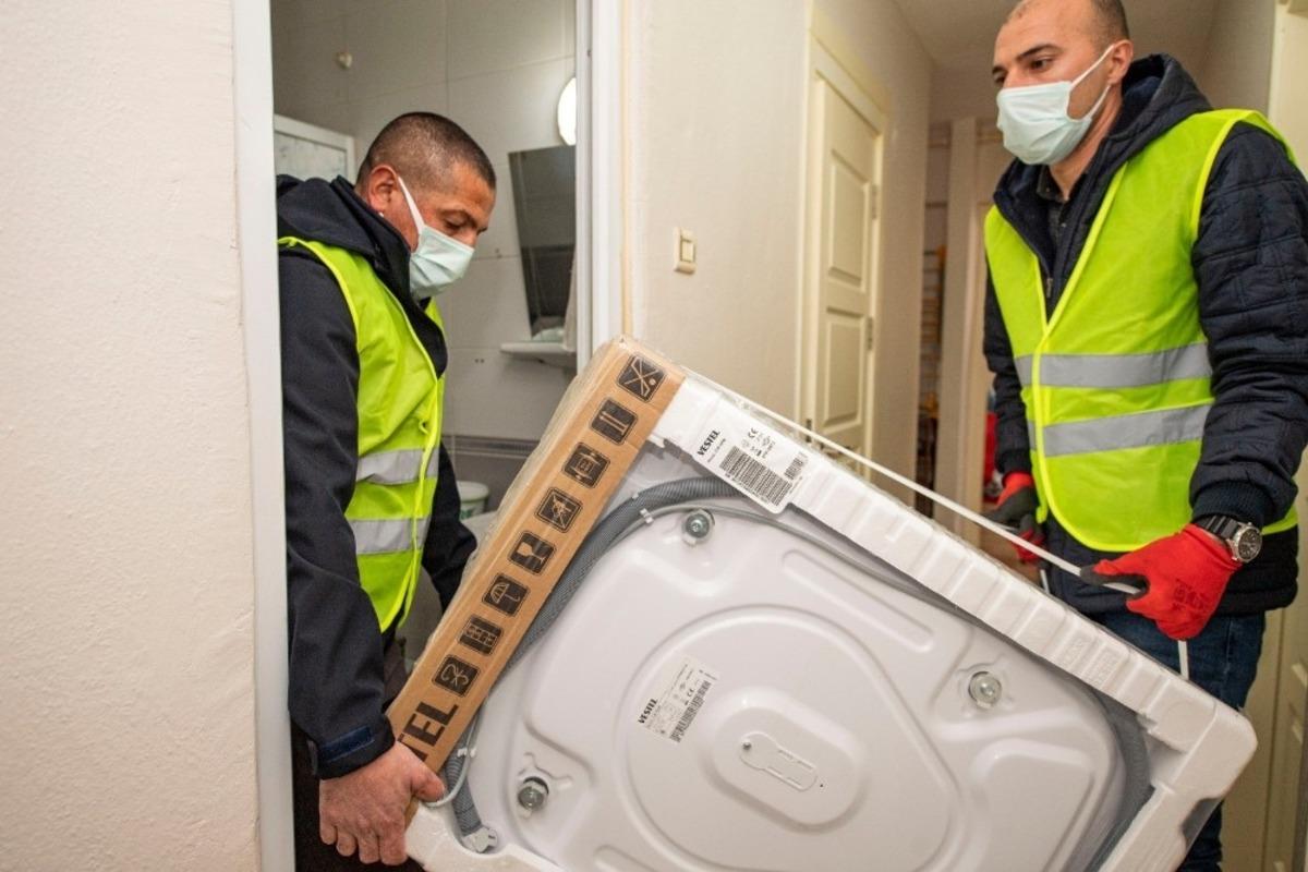 Depremzedelere beyaz eşya desteği s&uuml;r&uuml;yor