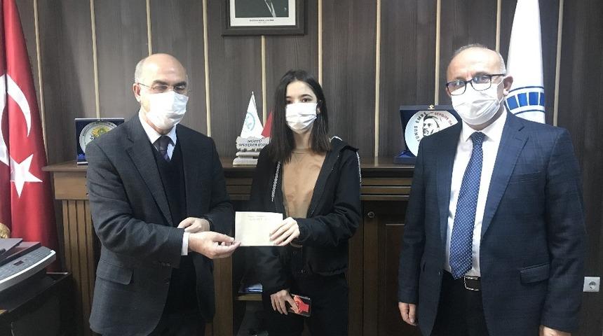 Resim yarışmasında Boz&uuml;y&uuml;k birincisi oldu