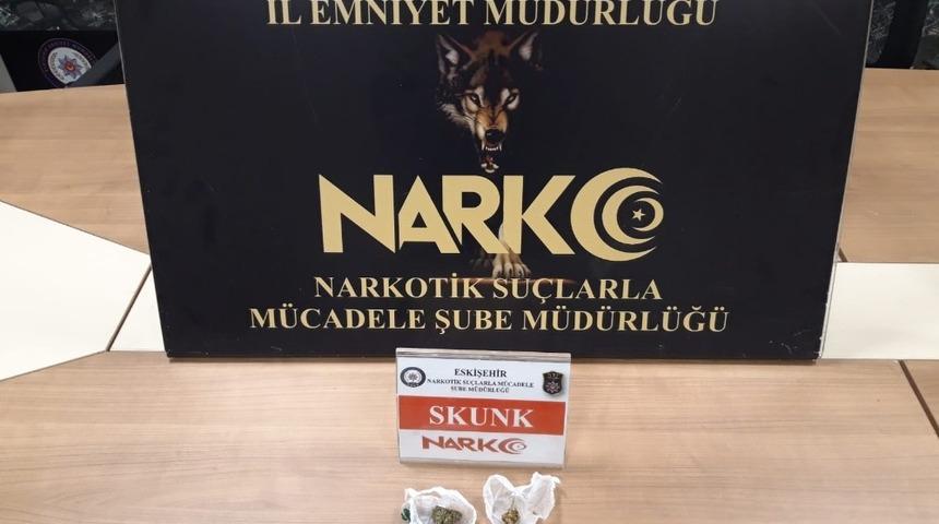 Sokak satıcılarına operasyon, 2 ş&uuml;pheli yakalandı