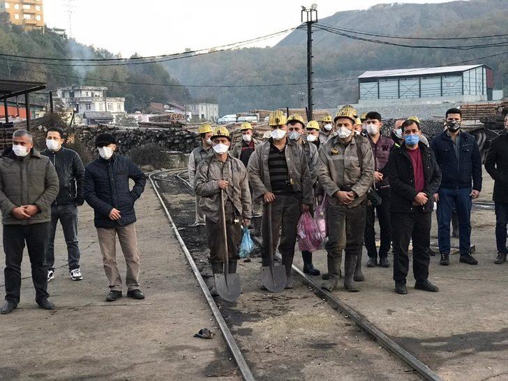 Madenciler şehit madenci meslektaşları için Kur’an okuttu G2