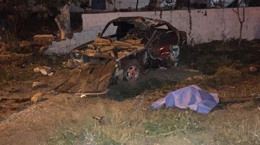 Otomobil sürücüsü köpeğe çarpmamak için manevra yaptı: 1 ölü, 1 yaralı