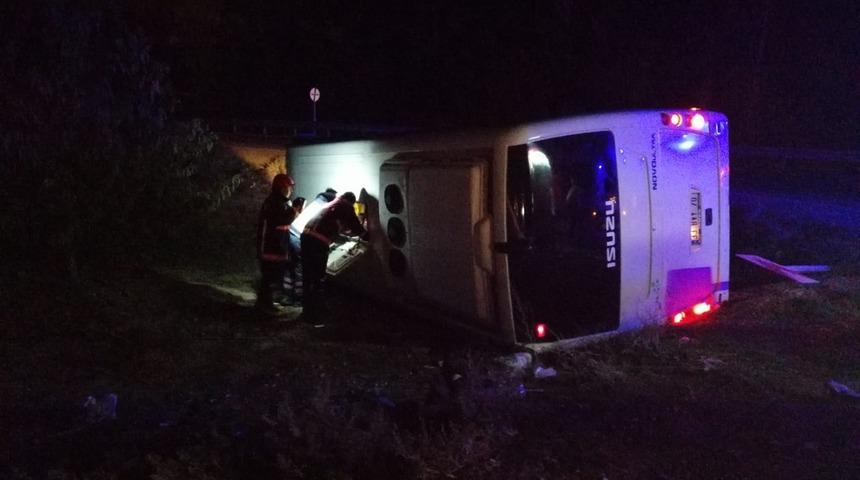 Mersin'de polisleri taşıyan midib&uuml;s devrildi: 1 şehit, 4 yaralı