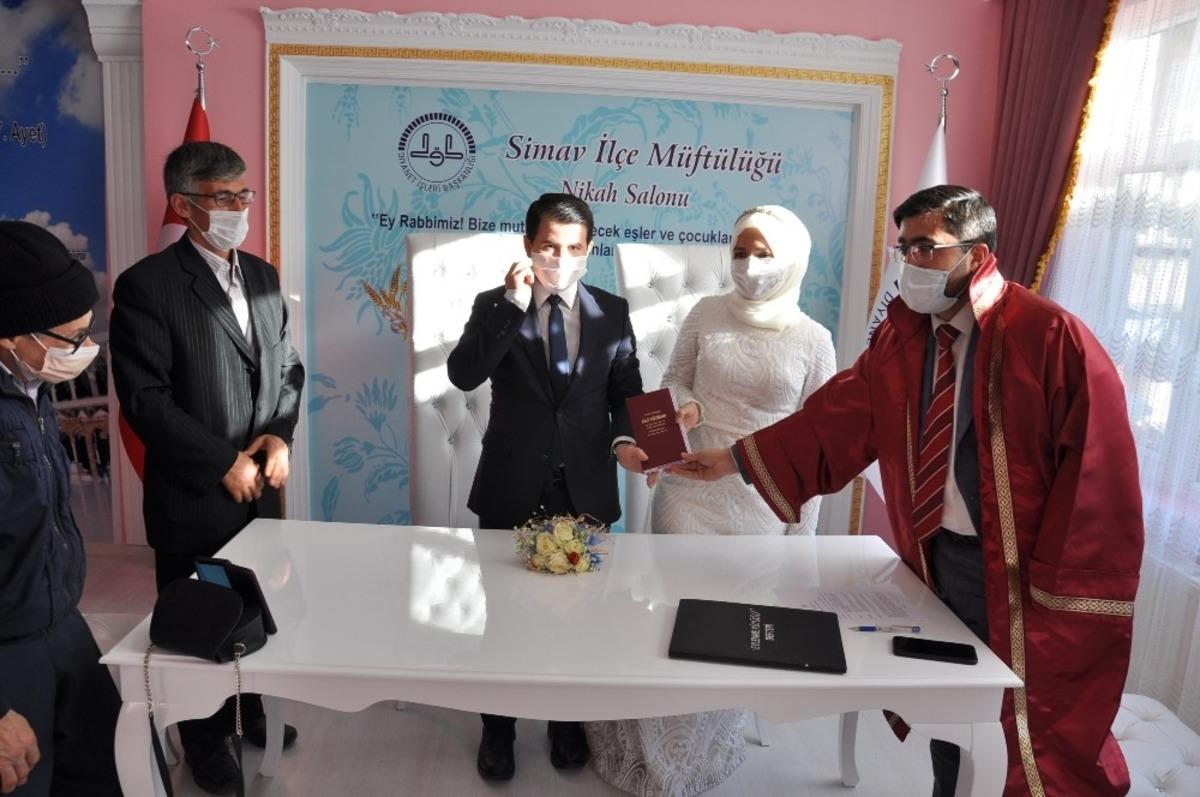 M&uuml;ft&uuml;l&uuml;kte resmi ve dini nikah bir arada