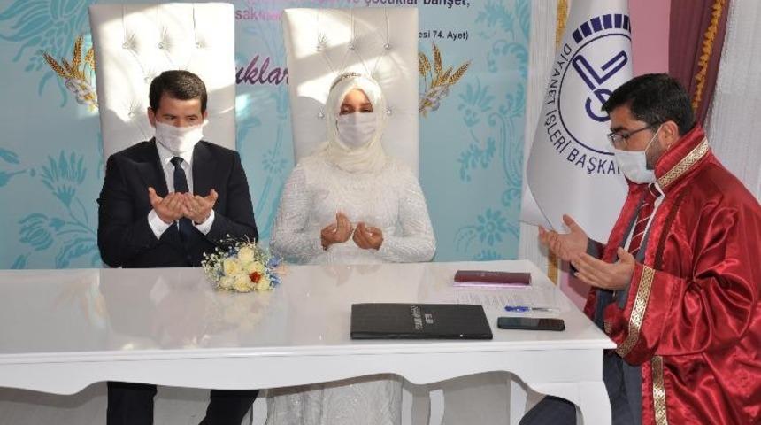 M&uuml;ft&uuml;l&uuml;kte resmi ve dini nikah bir arada