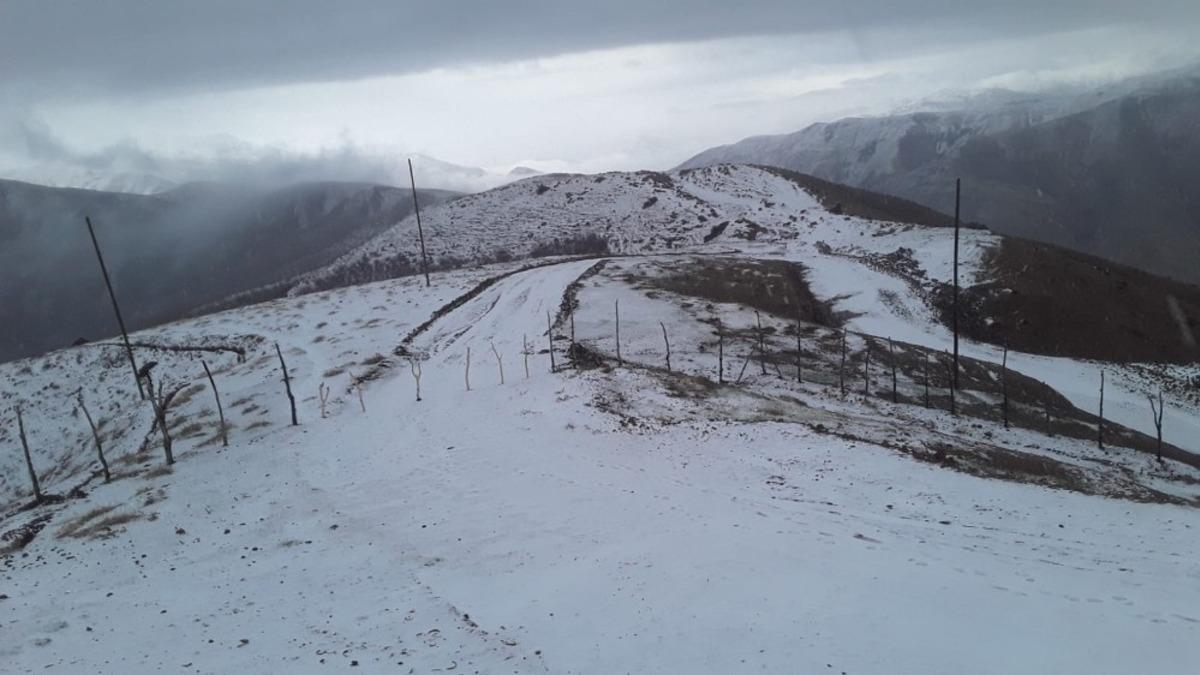 Batman&rsquo;da mevsimin ilk karı k&ouml;yleri beyaza b&uuml;r&uuml;d&uuml;