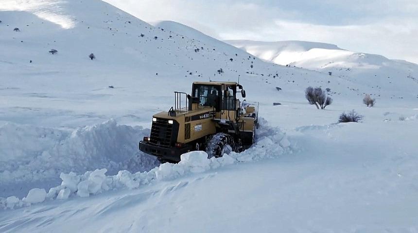 Soğanlı Dağında karla m&uuml;cadele &ccedil;alışmaları s&uuml;r&uuml;yor