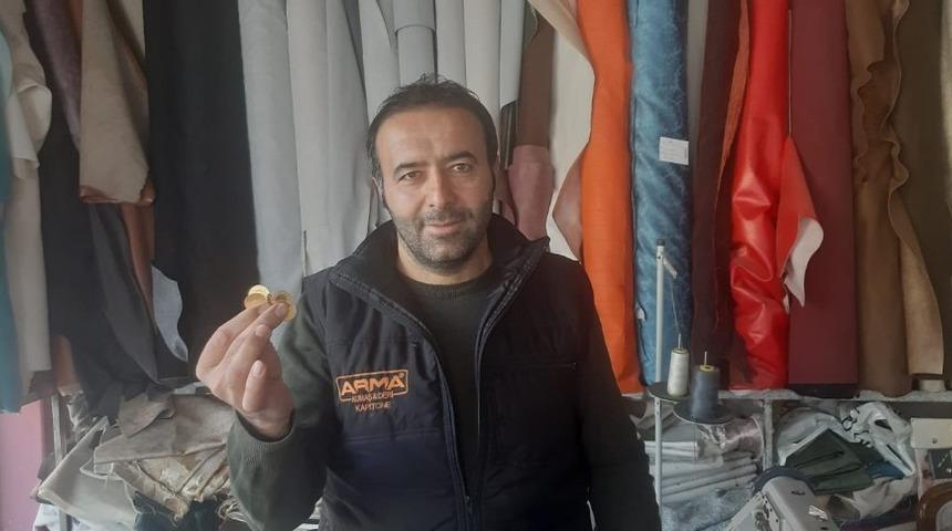 Tamir i&ccedil;in bırakılan koltuktan 10 bin TL&rsquo;lik altın &ccedil;ıktı