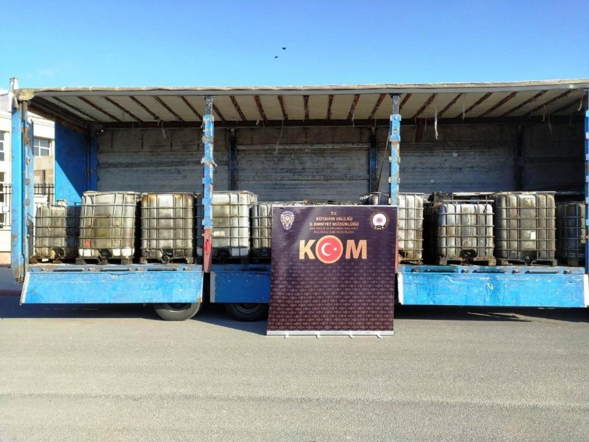 K&uuml;tahya&rsquo;da 30 bin litre ka&ccedil;ak akaryakıt ele ge&ccedil;irildi
