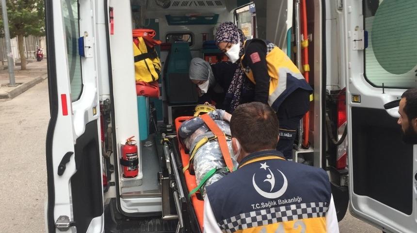 İnşaat iş&ccedil;isi iskeleden d&uuml;şt&uuml;