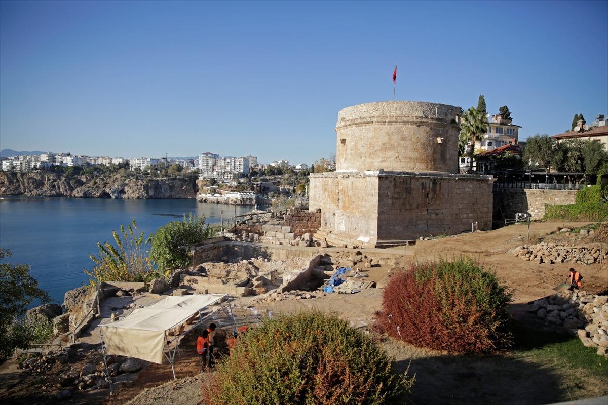 Antalya'da arkeolojik kazıda buz fabrikası kalıntıları ortaya &ccedil;ıkarıldı