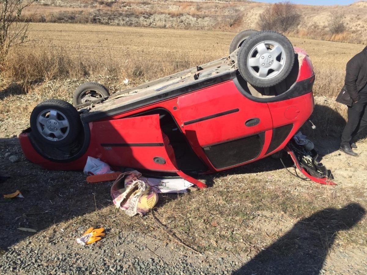 Yoldan &ccedil;ıkan otomobil takla attı