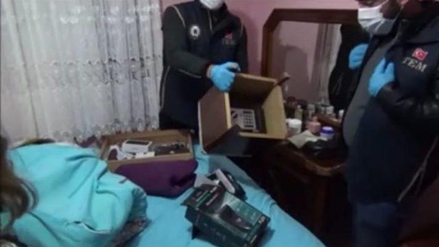 Taburenin altındaki kasadan 40 bin dolar çıktı