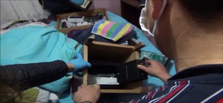 Taburenin altındaki kasadan 40 bin dolar çıktı G2