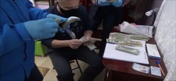 Taburenin altındaki kasadan 40 bin dolar çıktı G5