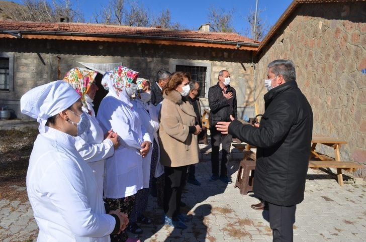 Kadın çiftçiler hem üretiyor hem de ev ekonomilerine katkı sunuyor G4