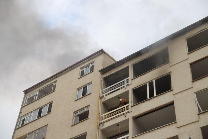 Elazığ’a hasarlı binada yangın G1
