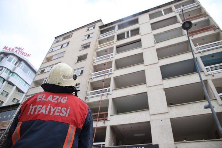 Elazığ’a hasarlı binada yangın G2