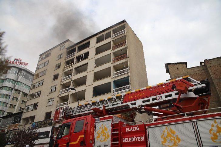 Elazığ’a hasarlı binada yangın G3