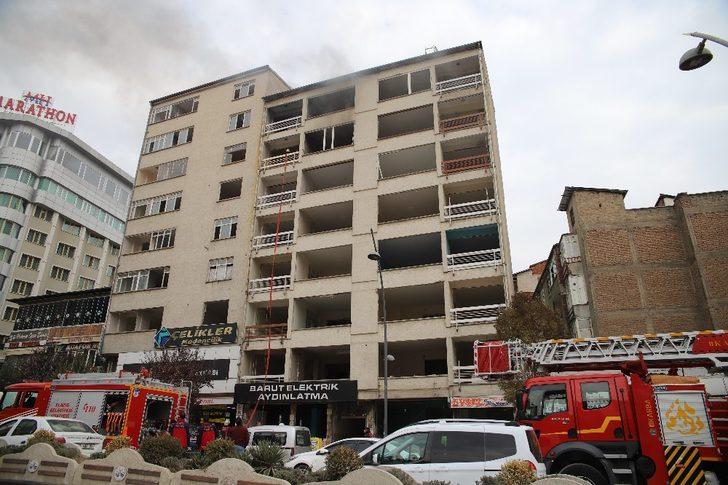 Elazığ’a hasarlı binada yangın G4