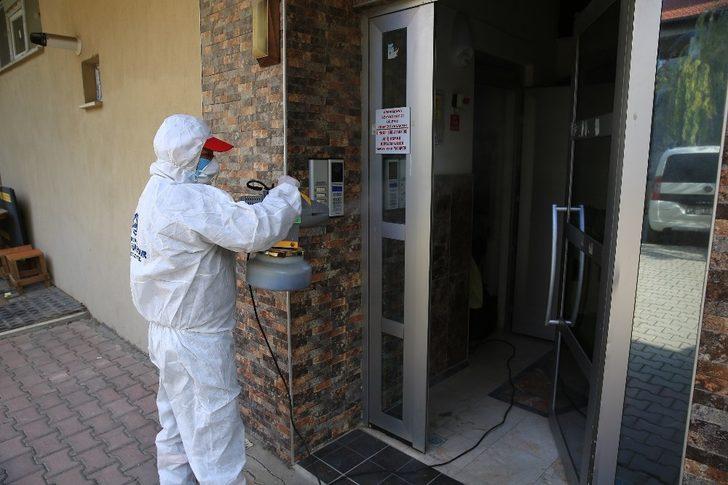 Büyükşehir kent merkezinde bulunan tüm işyerlerini dezenfekte etti G1