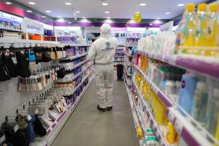 Büyükşehir kent merkezinde bulunan tüm işyerlerini dezenfekte etti G3