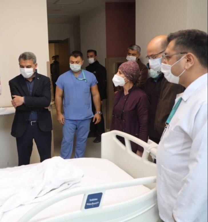 Valiler, yaralı askerleri ziyaret etti, Bakan Soylu aileleriyle telefonda görüştü G3