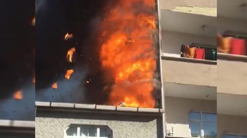 İstanbul'da korku dolu anlar! Binanın çatısı alev alev yandı