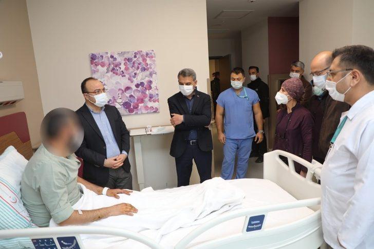 Valiler, yaralı askerleri ziyaret etti, Bakan Soylu aileleriyle telefonda görüştü G5