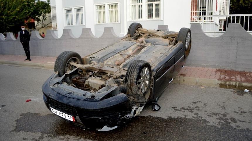 Otomobil ters d&ouml;nd&uuml;: 4 Yaralı