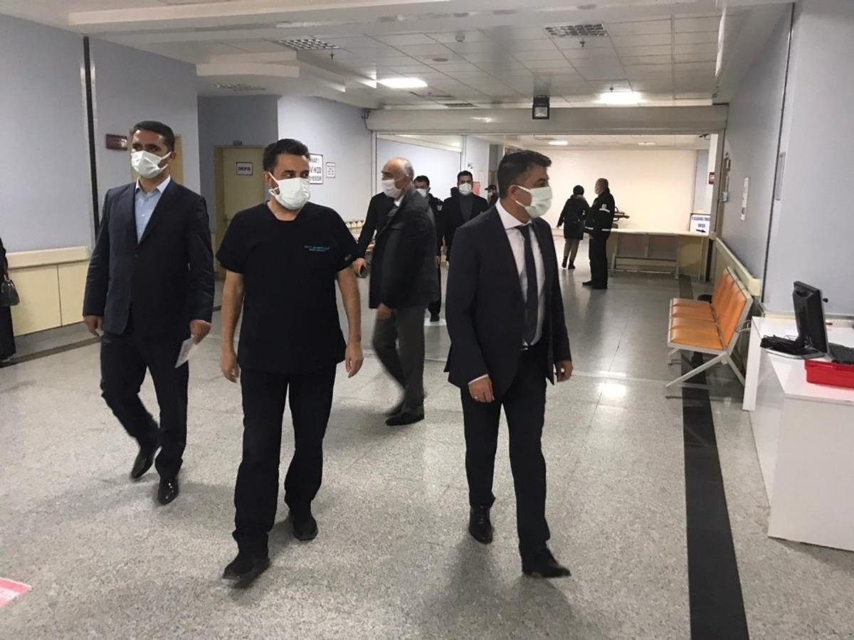 Sağlık M&uuml;d&uuml;r&uuml; S&uuml;nnet&ccedil;ioğlu&rsquo;ndan hastane ziyareti