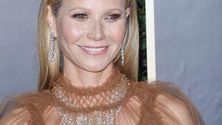 Gwyneth Paltrow babasının küllerini ziyaret etti