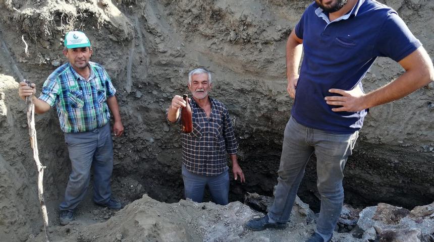 Burdur'da köylüler büyük şaşkınlık yaşadı! Su kuyusunda atalarının yazdığı notları buldular