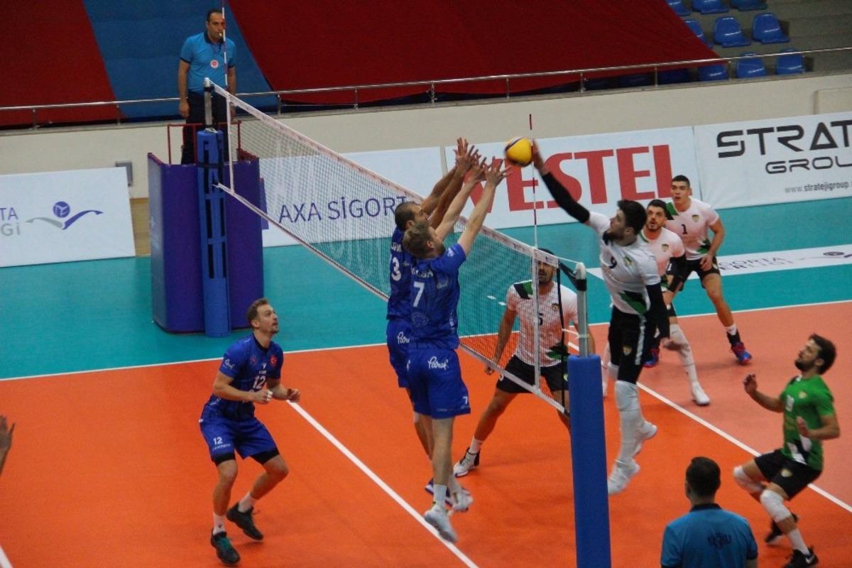 Efeler Ligi: Bing&ouml;l Solhan Spor: 0 - Halkbank: 3