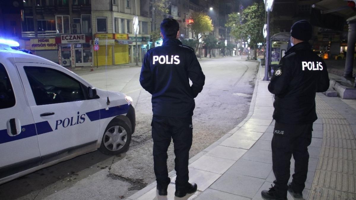 Sokağa &ccedil;ıkma kısıtlaması başladı, Elazığ sessizliğe b&uuml;r&uuml;nd&uuml;