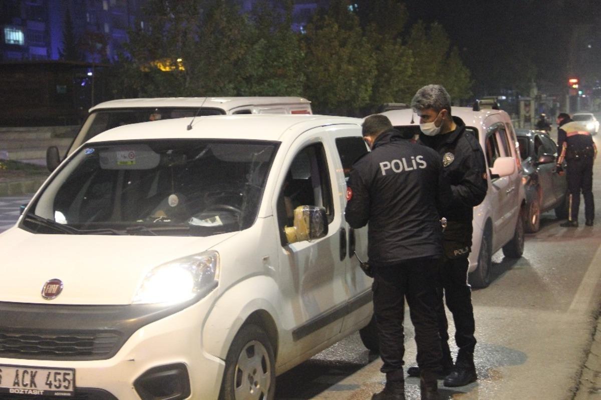 Şanlıurfa&rsquo;nın cadde ve meydanları boş kaldı