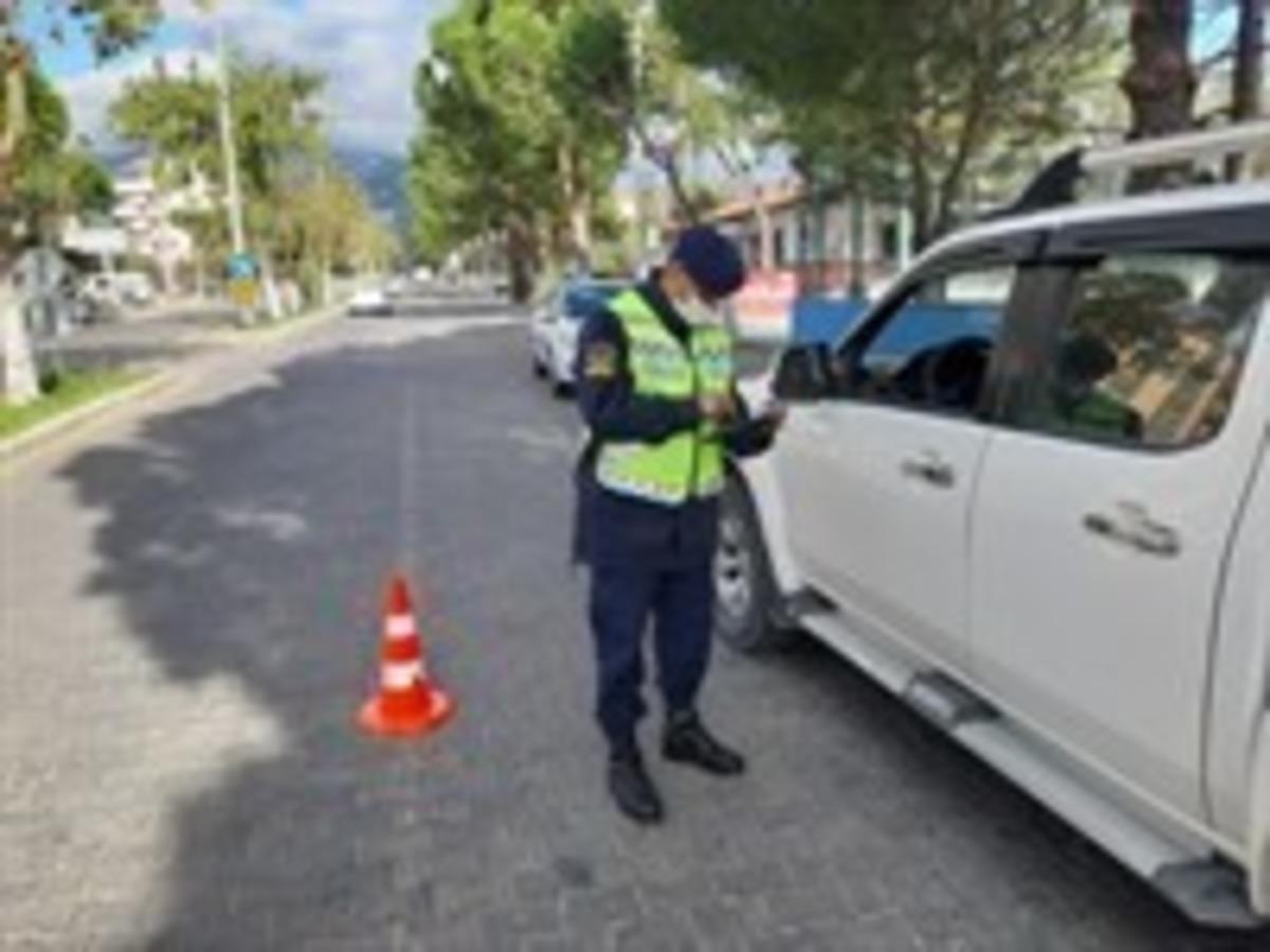 Balıkesir&rsquo;de trafik kurallarını ihlal eden s&uuml;r&uuml;c&uuml;lere 140 bin lira ceza