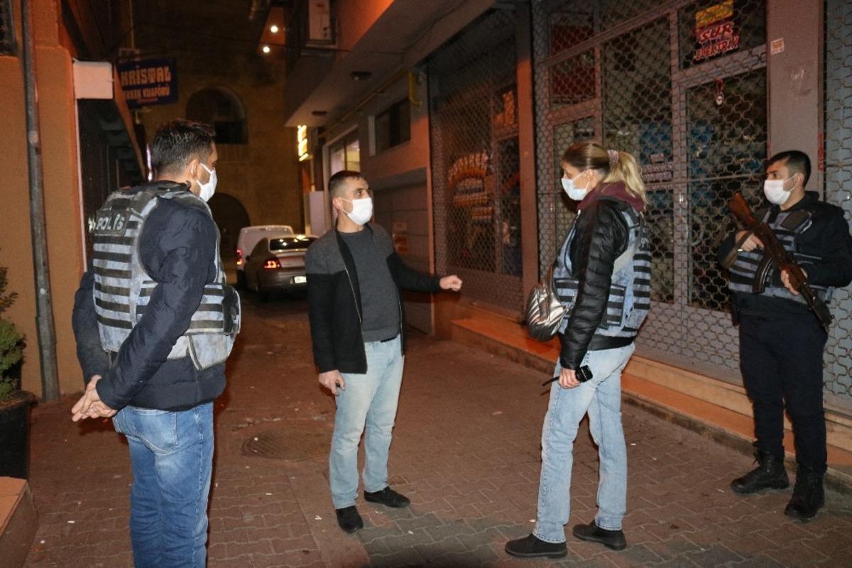 Sokağa &ccedil;ıkma kısıtlamasıyla Diyarbakır&rsquo;da sokaklar boş kaldı, denetimler başladı