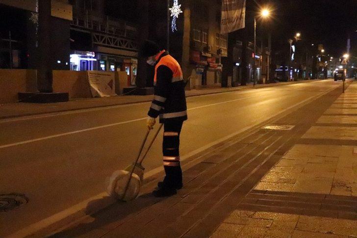 Denizli’de vatandaşlar sokağa çıkma kısıtlamasına uyuyor G1